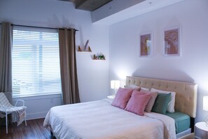 1 bedroom, iron/ironing board, free WiFi, bed sheets - Perfectly located Midtown oasis with king suite ! (Atlanta)