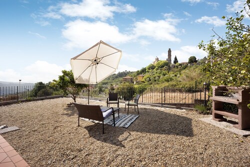 Pet-Friendly Apartment Maison Laura with Sea View, Wi-Fi, Terrace & Garden