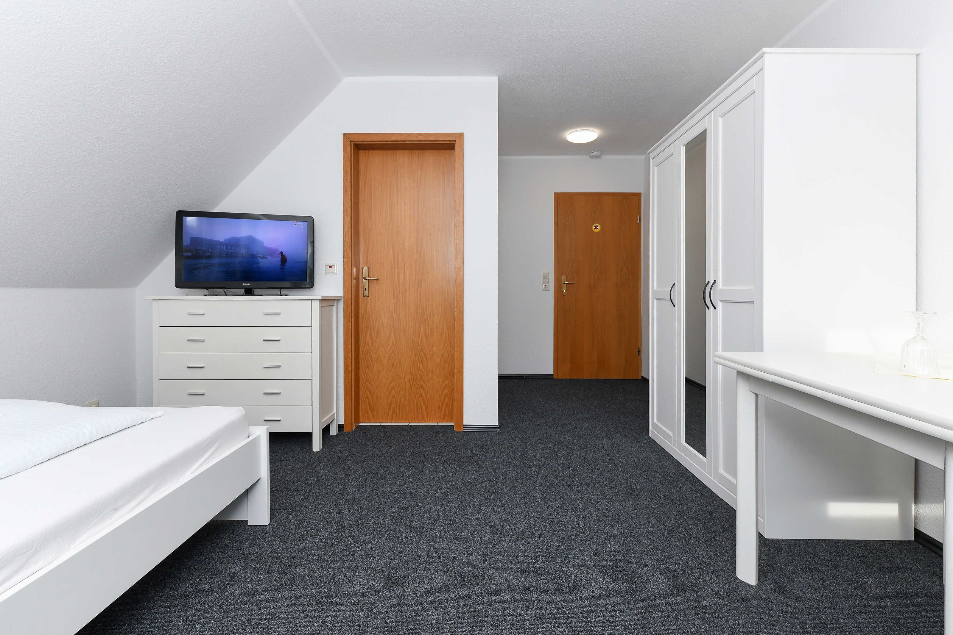 1 bedroom, bed sheets