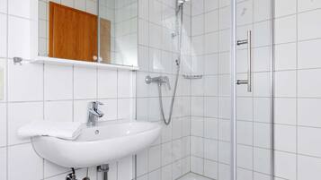 Dusche, Handtücher, Seife, Toilettenpapier