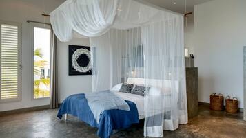 7 bedrooms, travel crib, free WiFi, bed sheets