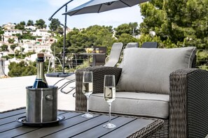 تناول الطعام بالخارج