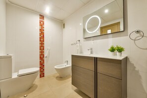 Shower, towels