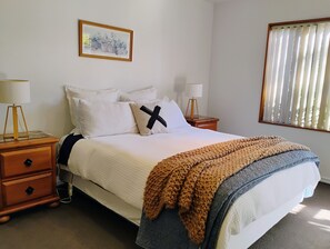 4 Schlafzimmer, Schreibtisch, Bügeleisen/Bügelbrett, Reisekinderbett