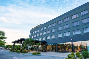 Front of property – evening/night - Grand Summit Hotel General Santos (General Santos)