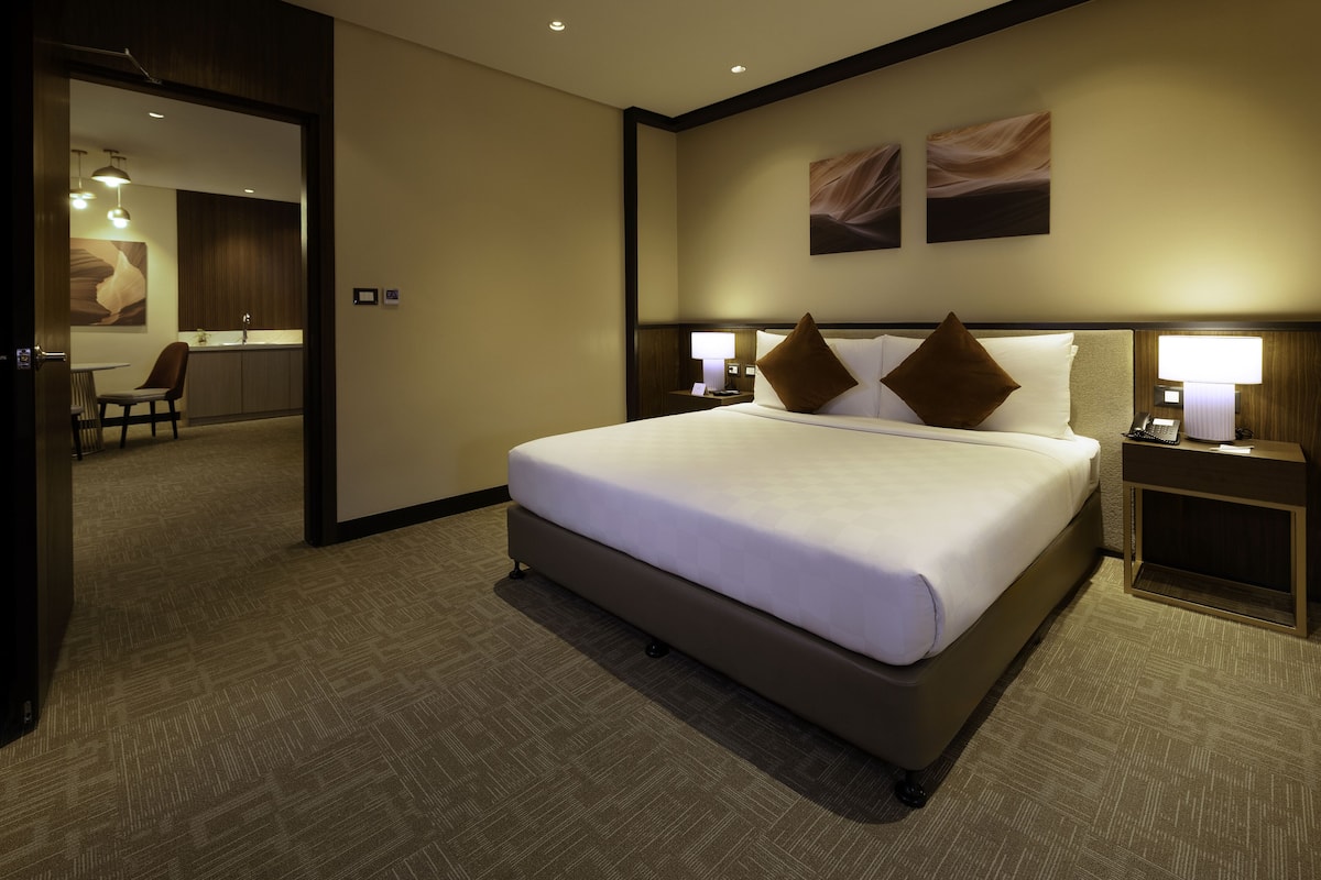 Premium bedding, minibar, in-room safe, desk