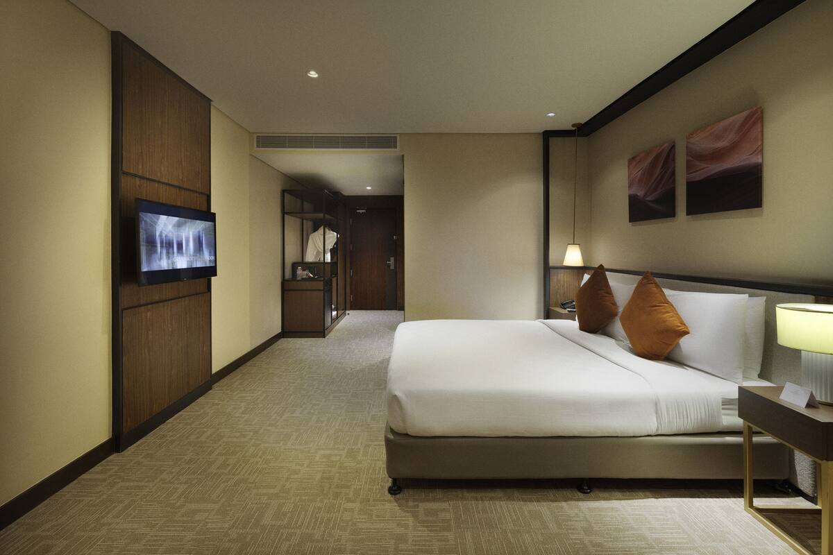 Bộ đồ giường kháng dị ứng, minibar, két bảo mật tại phòng, bàn 