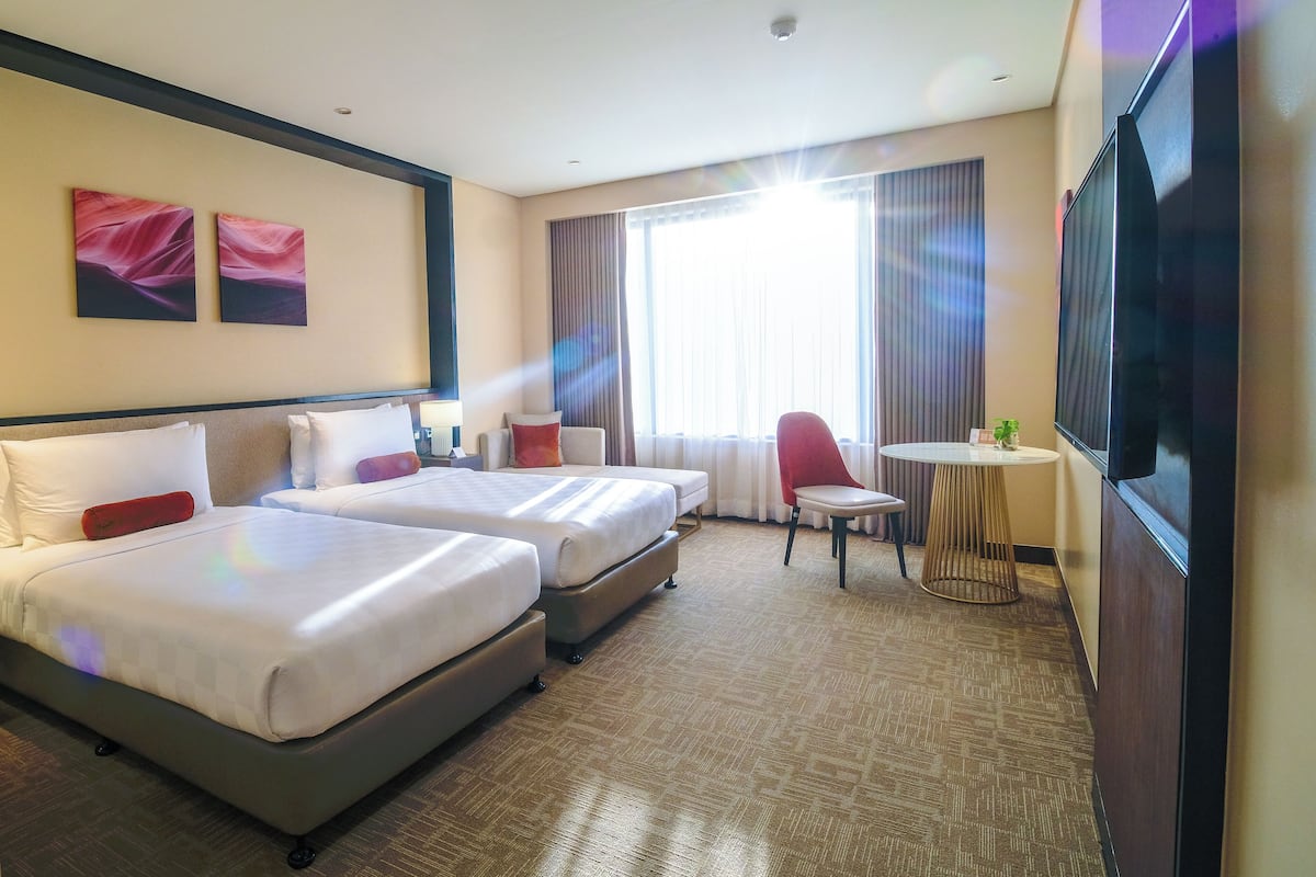 Bộ đồ giường kháng dị ứng, minibar, két bảo mật tại phòng, bàn 