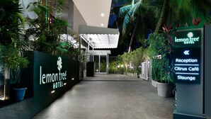 The entrance to the Lemon Tree Hotel with a reception sign, a Citrus Café, and a Slounge. -  Lemon Tree Hotel, Kalina BKC, Mumbai (Mumbai)