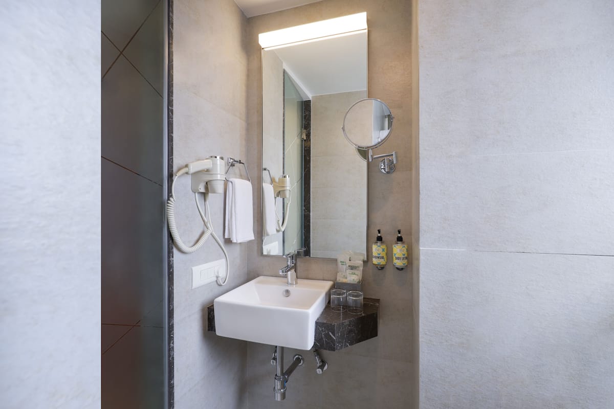 executive room | bathroom | towels