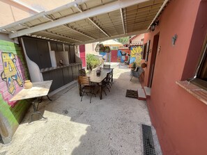 تناول الطعام بالخارج