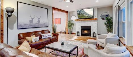 Smart-TV, Kamin, Videospiele, Netflix