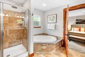 Combined shower/bathtub, hair dryer, towels