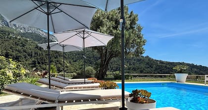 Villa Monti: Luxury Villa, Large Pool, Air Con, Amazing Views