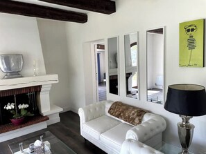 TV, fireplace, video games