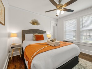 4 bedrooms, iron/ironing board, Internet, bed sheets - Jungalow Retreat near Swamp Rabbit Trail! (Greenville)