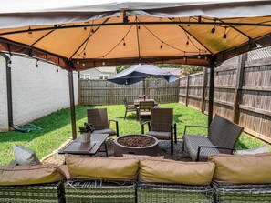 Outdoor dining - Jungalow Retreat near Swamp Rabbit Trail! (Greenville)