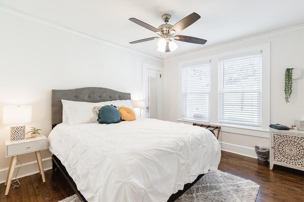 4 bedrooms, iron/ironing board, Internet, bed sheets