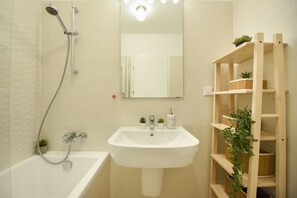 Apartment | Bathroom
