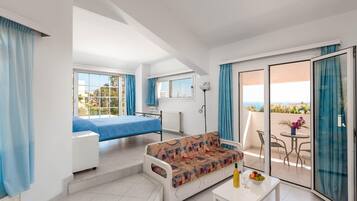 6 bedrooms, iron/ironing board, WiFi, bed sheets