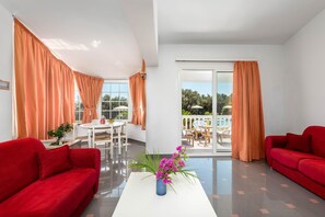 Smart TV, fireplace, books - Villa with Private Pool (Κοσκινού)