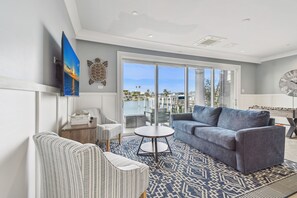 TV, foosball, offices - Waterfront Coastal Bliss at Brightwater w/ Heated Pool and Game Room! Walk to th (Clearwater)