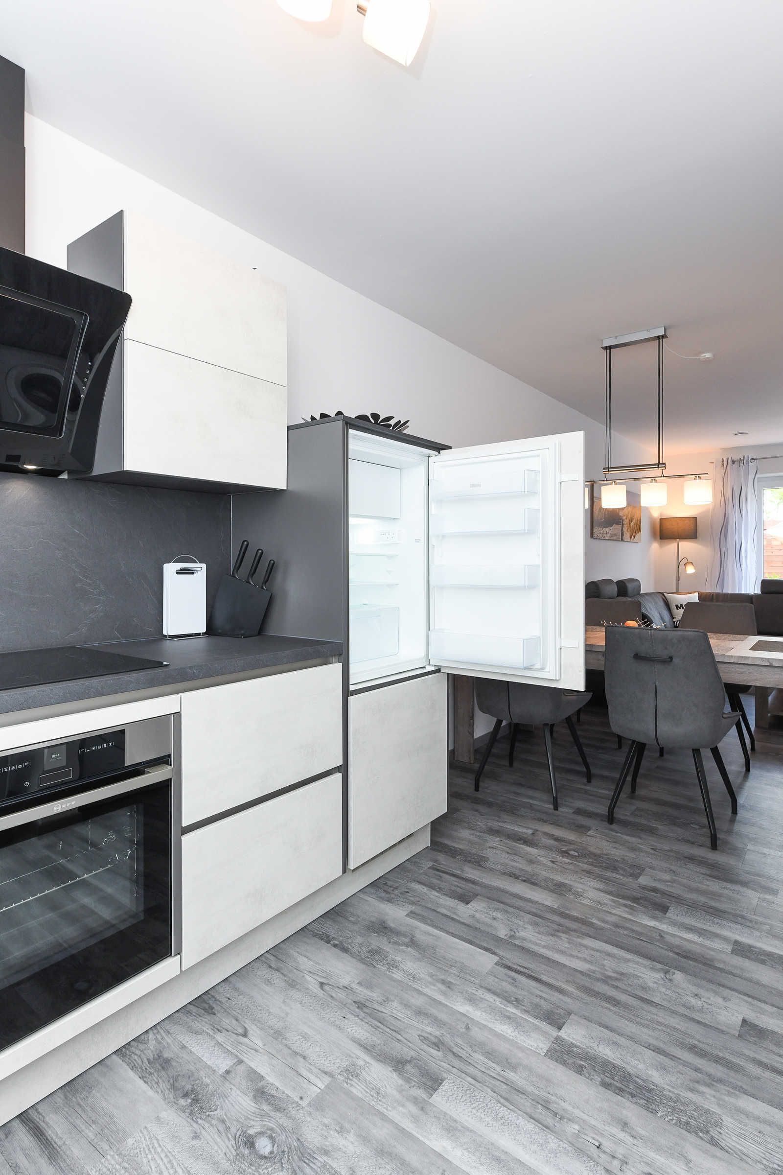 Kühlschrank, Mikrowelle, Ofen, Geschirrspüler