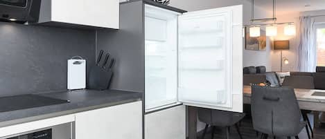 Kühlschrank, Mikrowelle, Ofen, Geschirrspüler