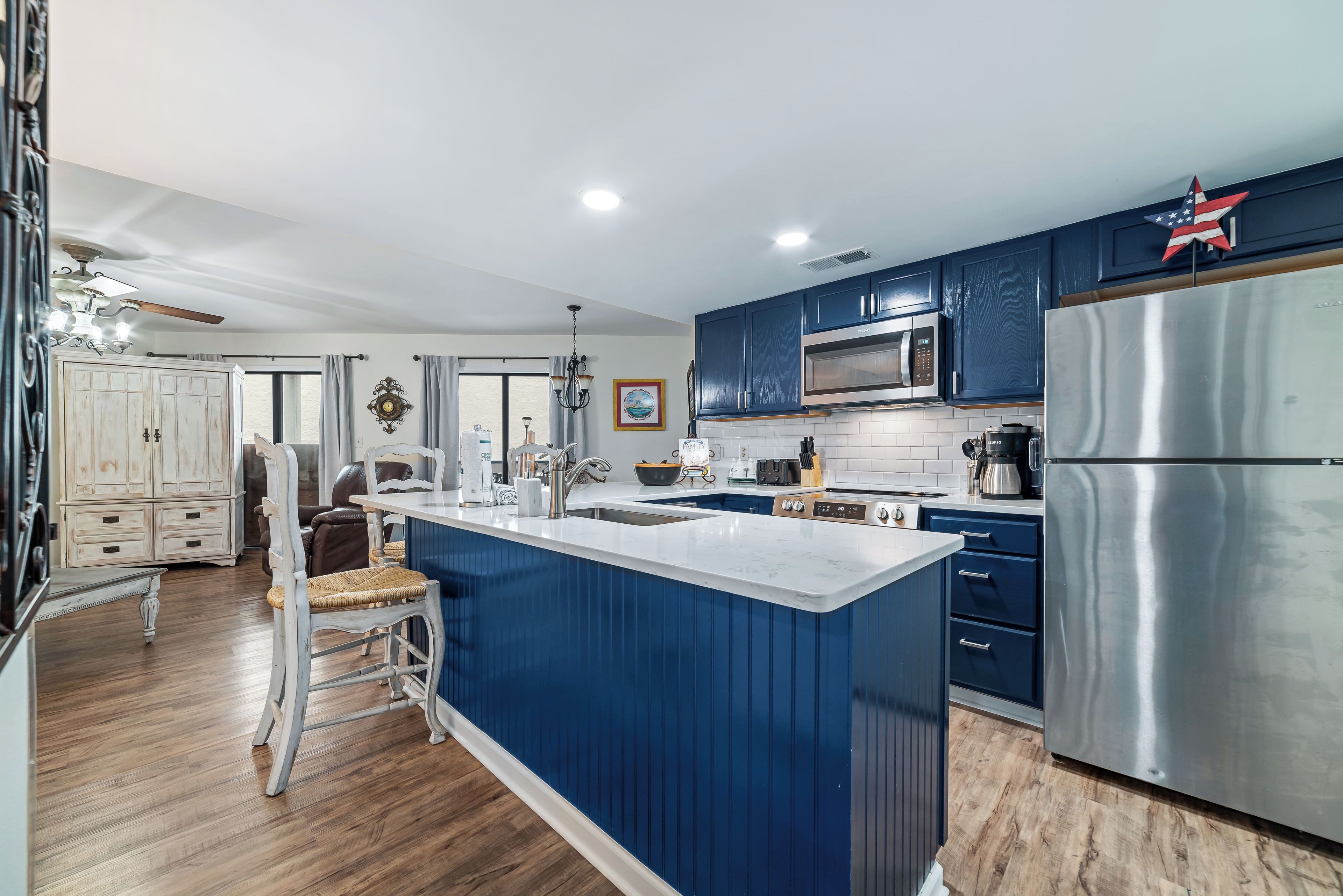 雪櫃、微波爐、焗爐、爐具