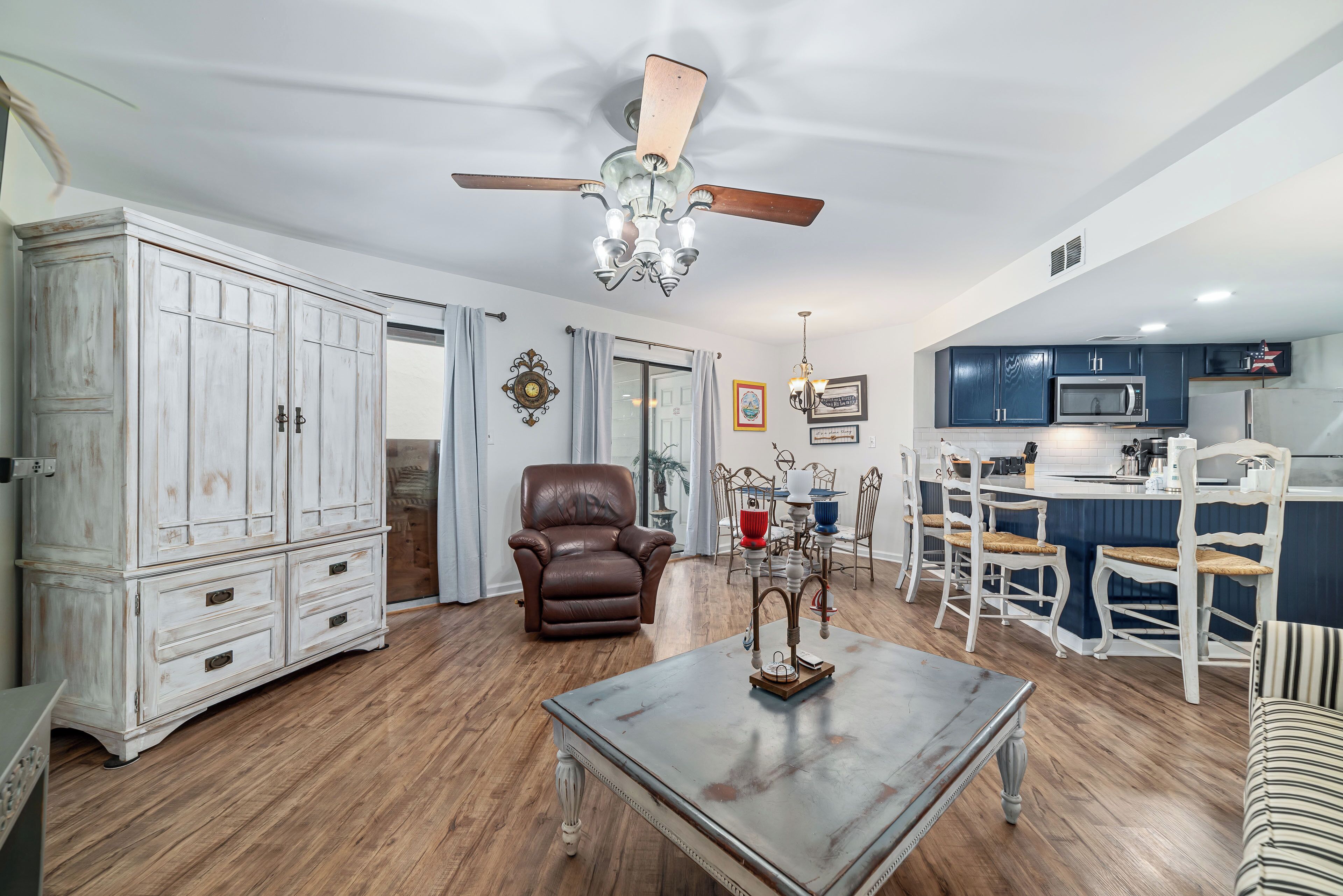 電視、DVD 播放機、音響