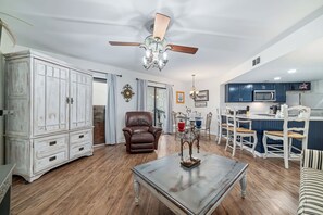 Televisión, reproductor de DVD y estéreo 