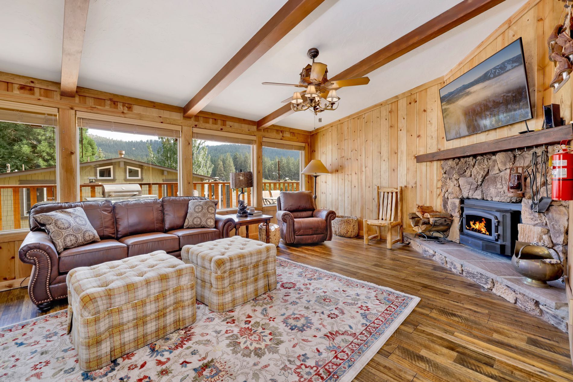 Happy Bear- Cozy Resort Cabin- Hot Tub