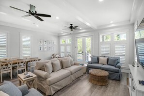 Smart TV - ☀️Spacious Balcony-30A-2 Masters-Bikes-Blue Heron Hideaway (Santa Rosa Beach)