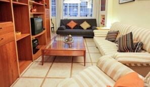 TV - Esmeralda Apartment   VFT/SE/00620 (SEVILLA)