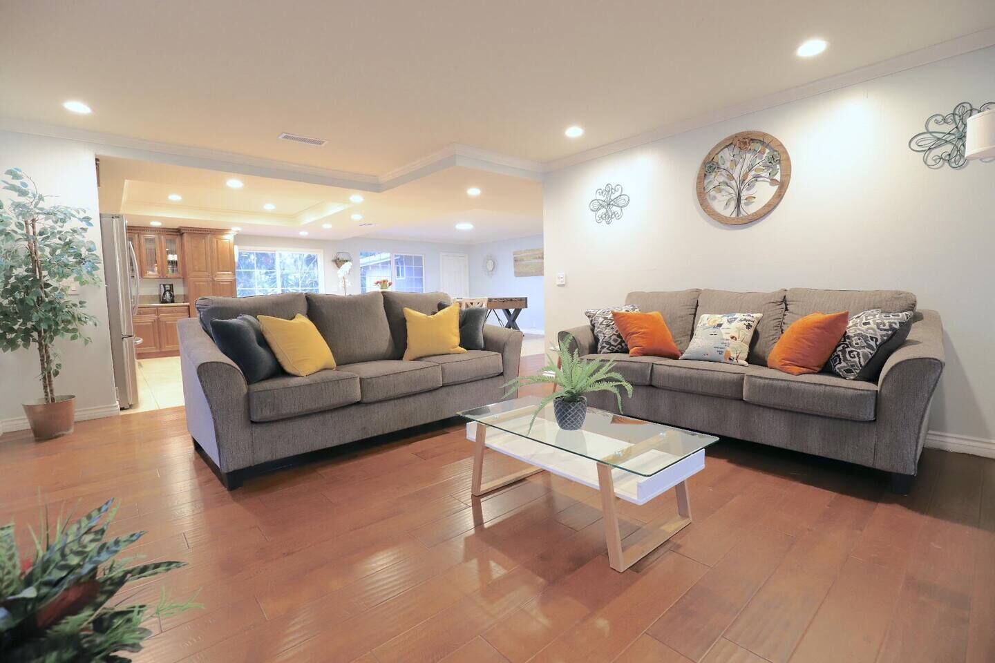 Smart TV, futbolito y oficina 