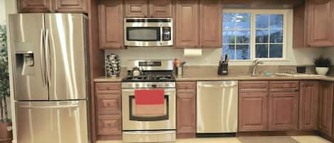 ثلاجة، ميكروويف، فرن، موقد طهي مسطح