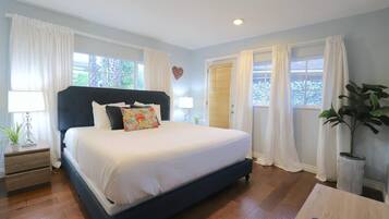 3 camere, una scrivania, ferro/asse da stiro, culla da viaggio