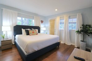 3 camere, una scrivania, ferro/asse da stiro, culla da viaggio