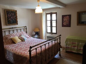 2 bedrooms, iron/ironing board