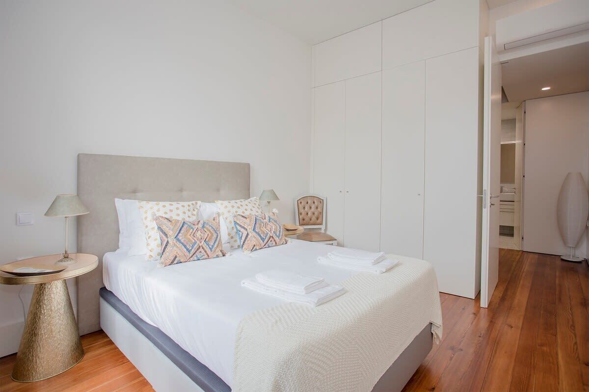 2 quartos, ferros/tábuas de passar roupa, Wi-Fi, roupa de cama