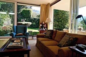 Fernseher, Kamin, Arbeitsbereiche