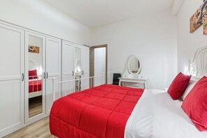 1 bedroom, iron/ironing board, WiFi - GuestHost - Comfortable 35sqm apartment that can accommodate up to 4 people. Located on the second floor, without a lift, of a building 3 minutes walk away from Uffizi Gallery and Piazza della Signoria, the accommodation is the best solution to visit the (Firenze)