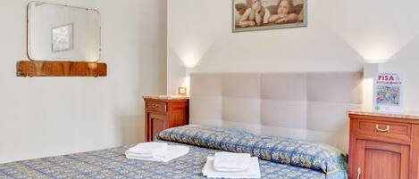1 bedroom, desk, iron/ironing board, WiFi