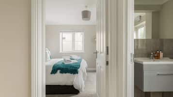 3 bedrooms, iron/ironing board, travel crib, free WiFi