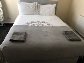 2 bedrooms, iron/ironing board, free WiFi, bed sheets - Hinton House (Liverpool)