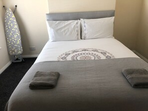 2 Schlafzimmer, Bügeleisen/Bügelbrett, kostenloses WLAN, Bettwäsche
