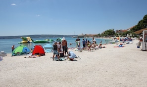 Villa, varias camas | Playa