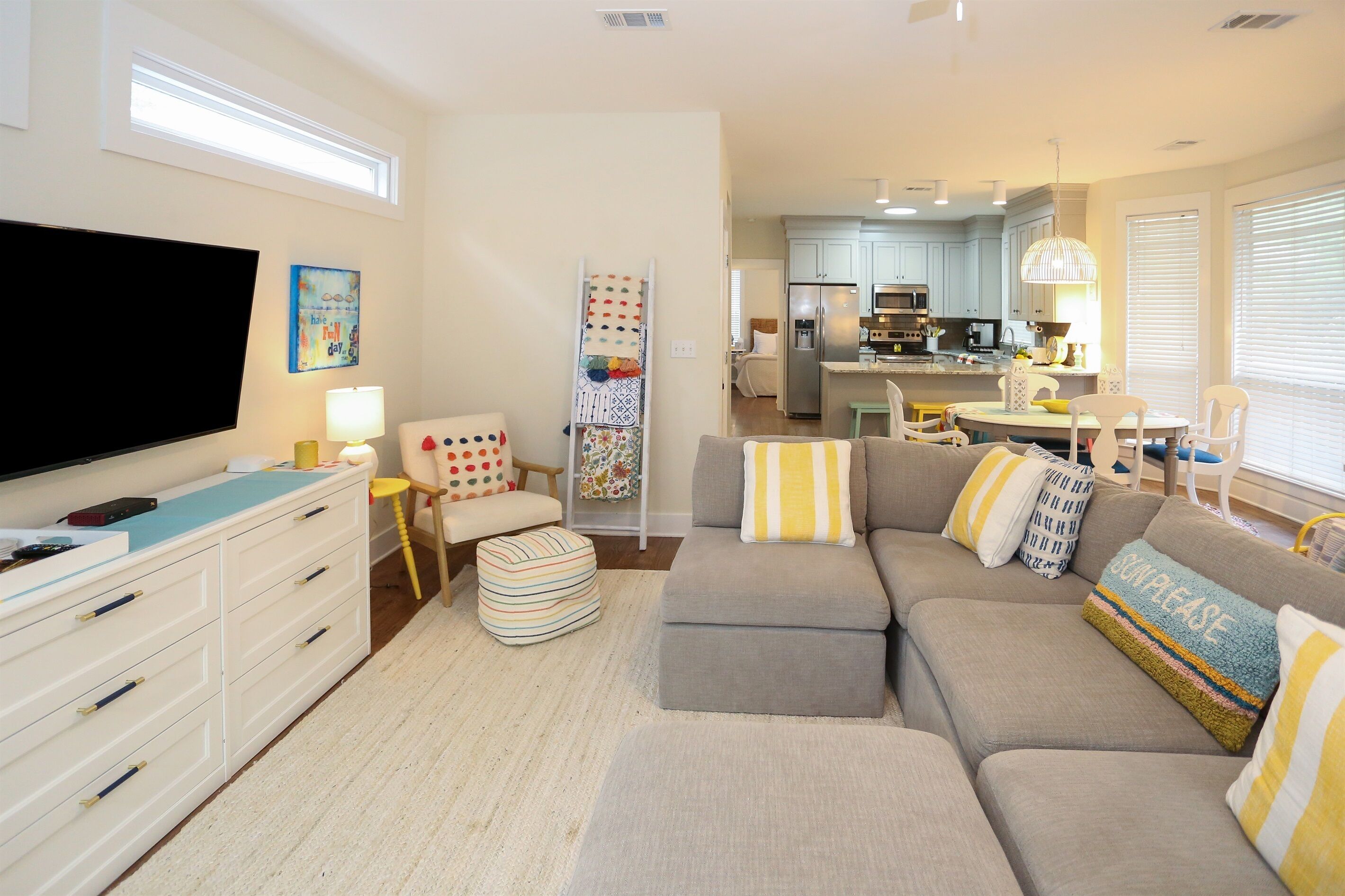 Have Fun! 3 Bed- Heated Pool- 4 Bikes- Prime Beach