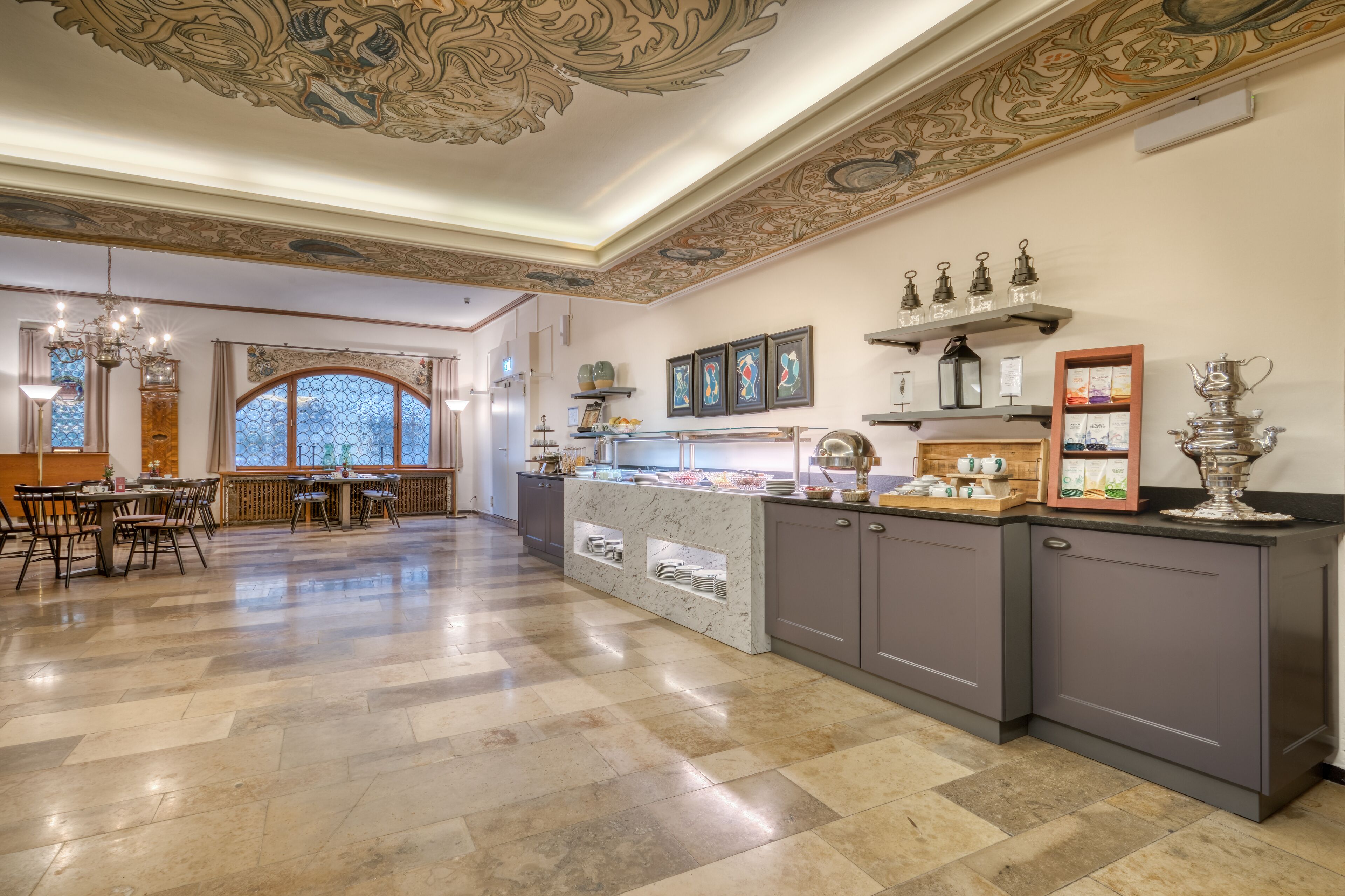 Tägliches Frühstücksbuffet (19.90 EUR pro Person)