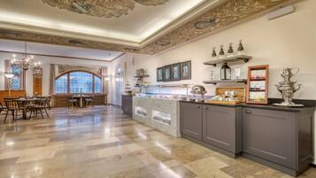 Daily buffet breakfast (EUR 19.90 per person)